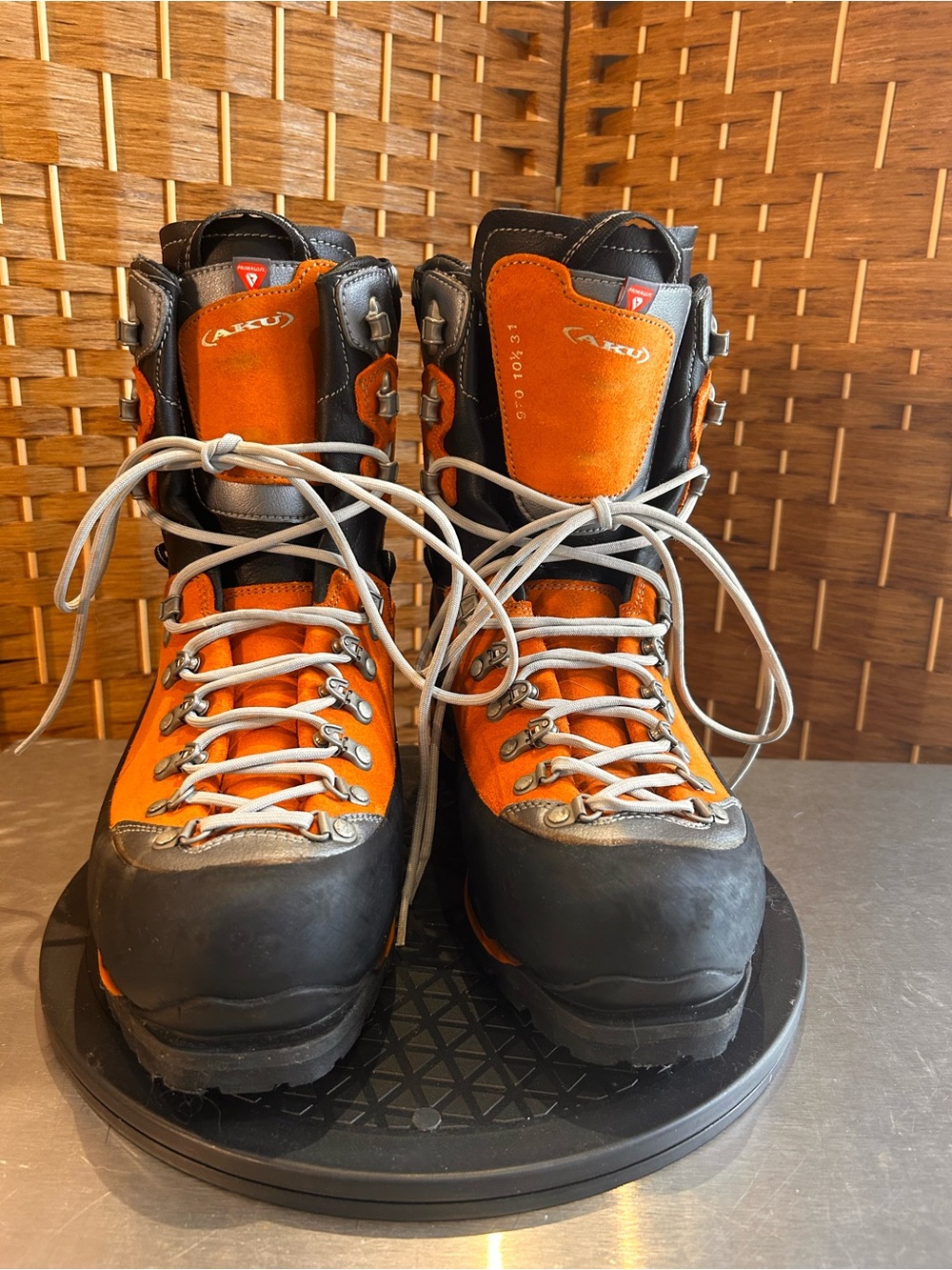 AKU Gore-Tex Primaloft Insulated Vibram Hiking Boots Men’s 11